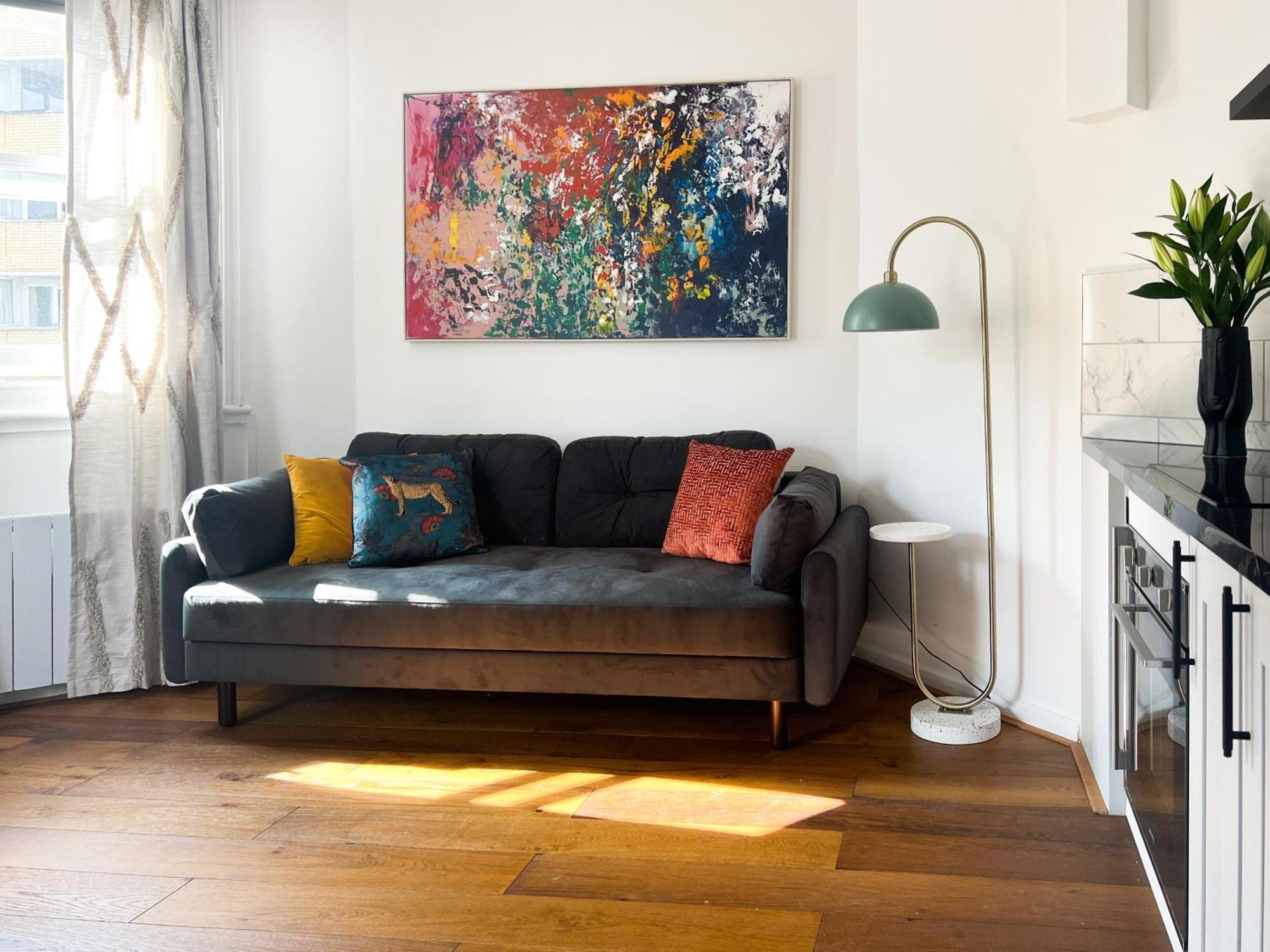 Bright Gem Of A Appartement